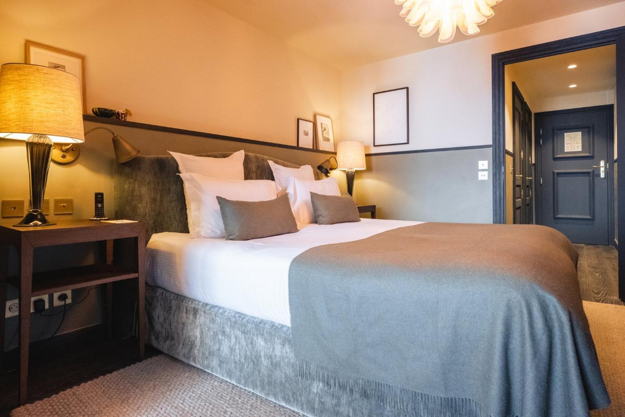 Junior Suite, King Bed, Village View, Sofa