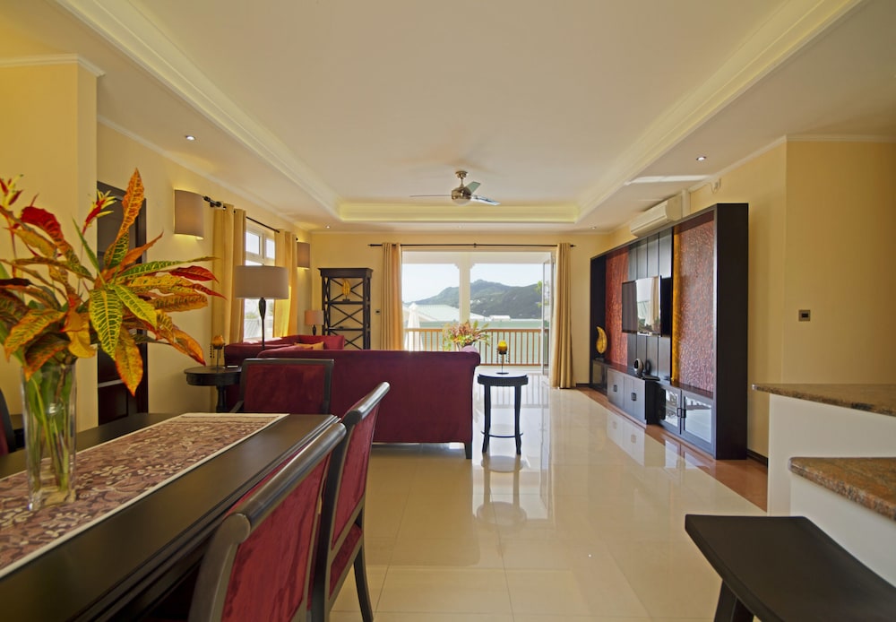 The Palm Seychelles 30/50