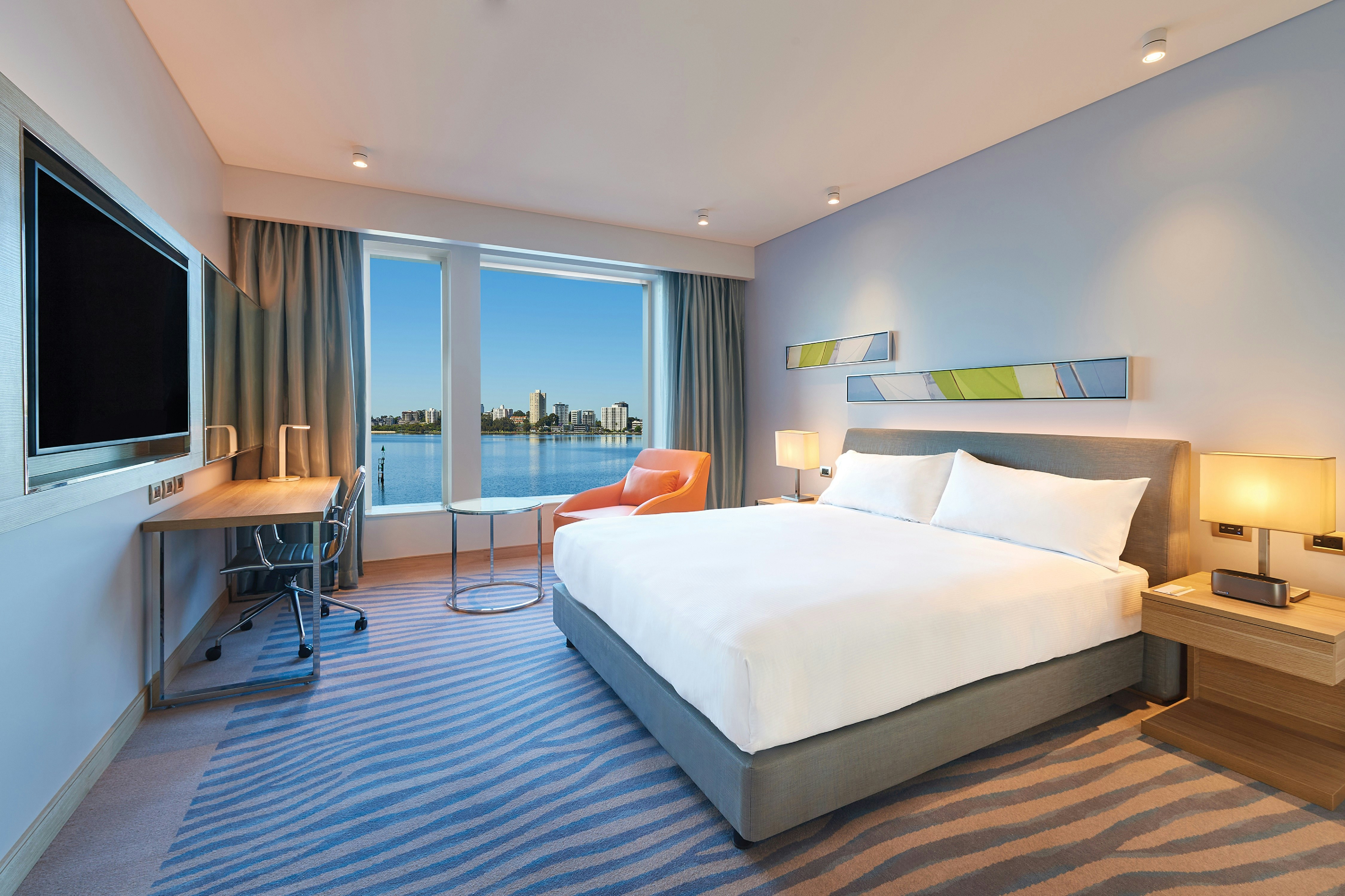 GUEST ROOM, KING BED, RIVER VIEW
