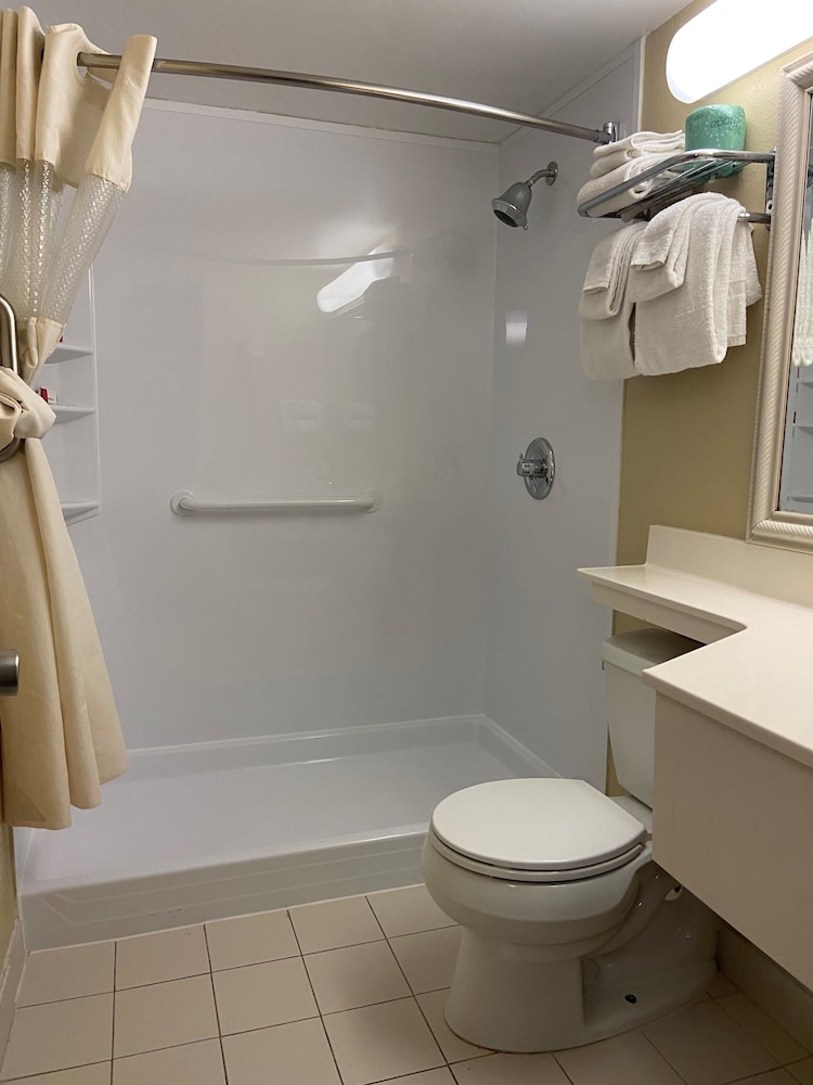 Travelodge Inn & Suites by Wyndham Albany 15/34