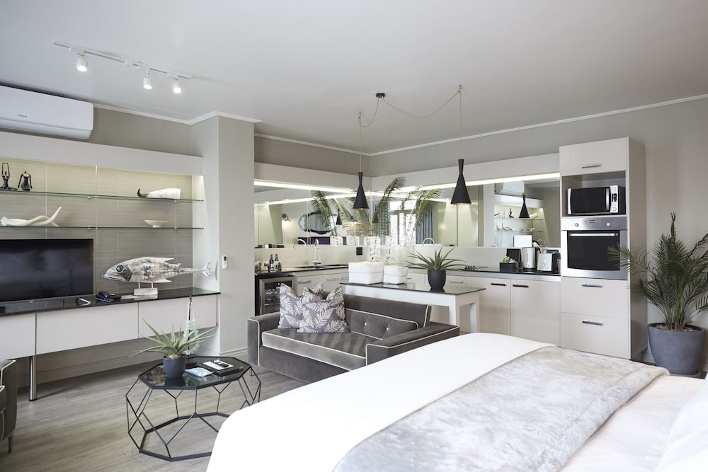 The Hyde All-Suite Hotel 39/46