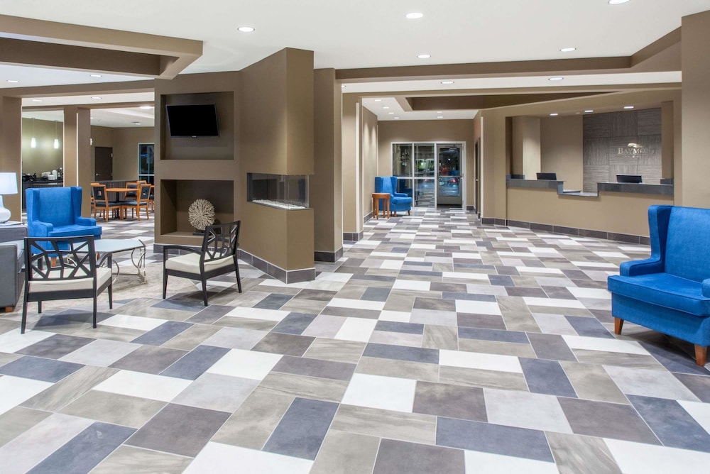 Baymont by Wyndham Grand Forks 7/43
