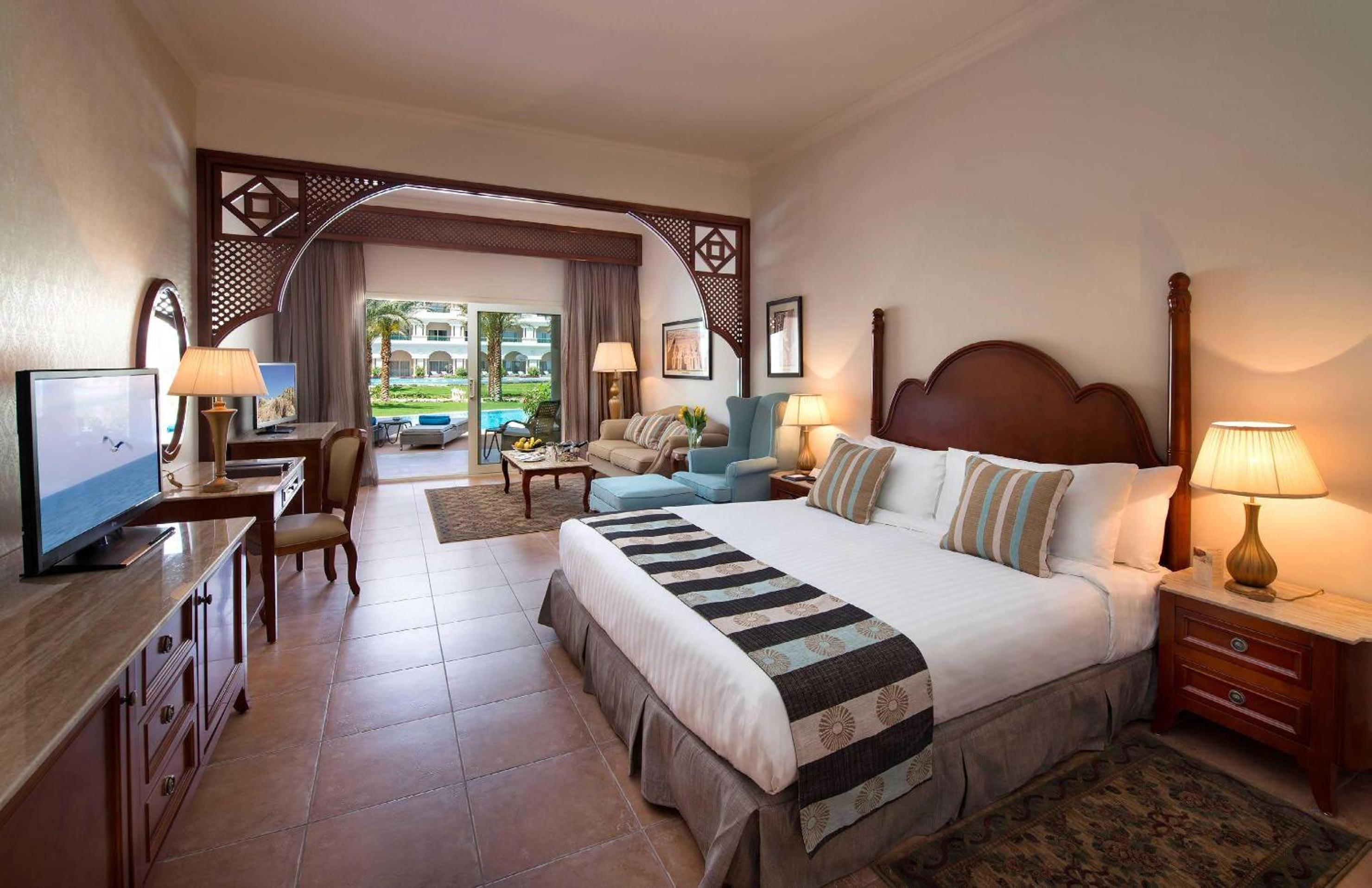 Swim Up, Suite, Queen Bed, Adult Only