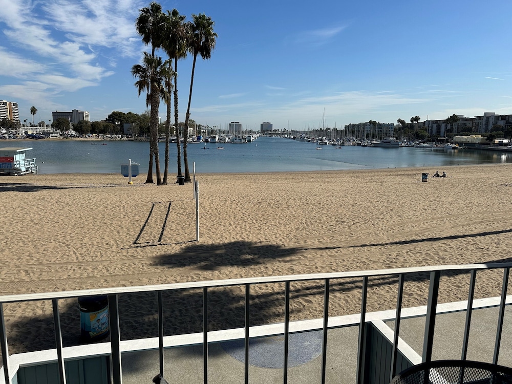 Foghorn Harbor Inn 46/55