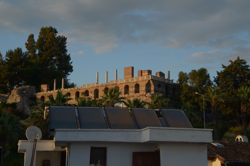 Rebetika Hotel 6/67