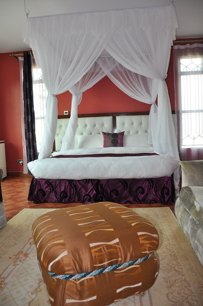 Karen Inn and Suites 7/50
