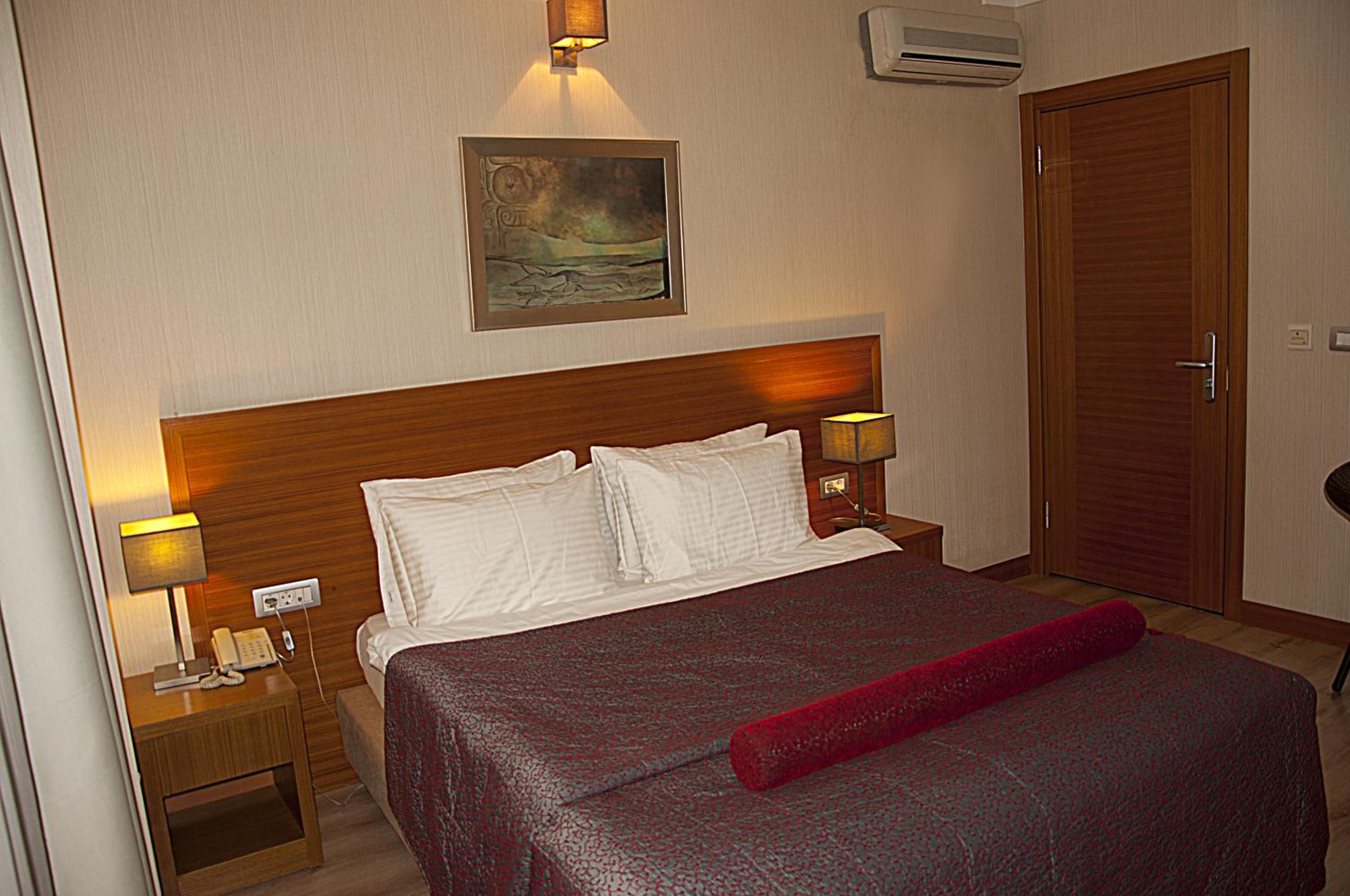 Island Hotel 12/43