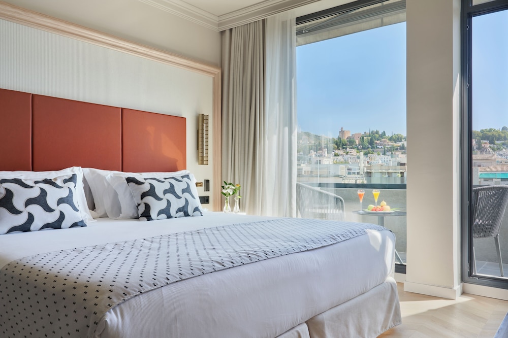 Deluxe, King Bed, Alhambra View