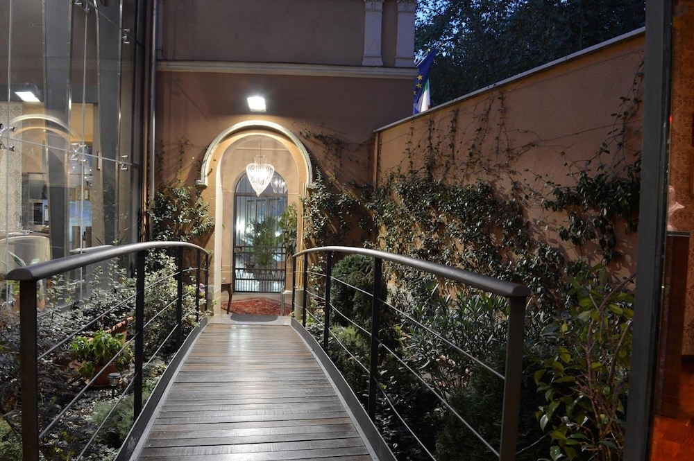 HOTEL DEI PITTORI 60/64