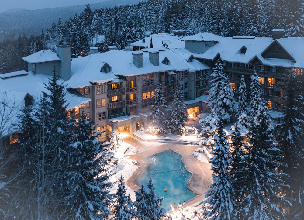 Blackcomb Springs Suites by CLIQUE 64/70