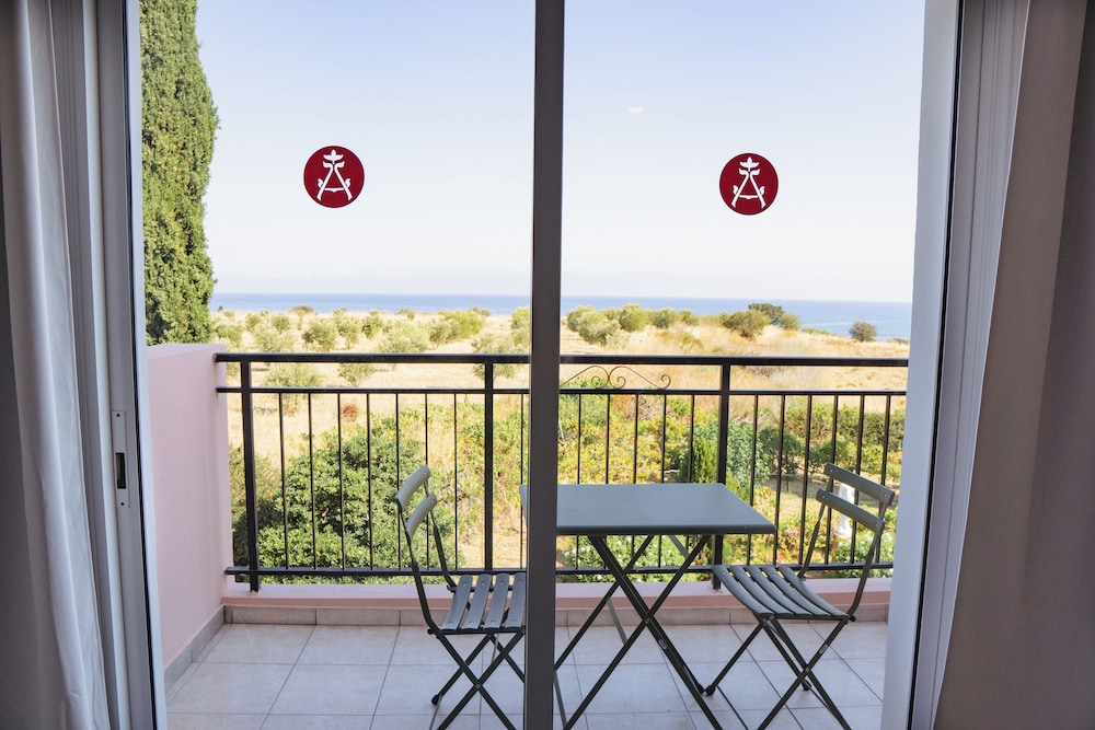 Akamanthea Holiday Village 10/50