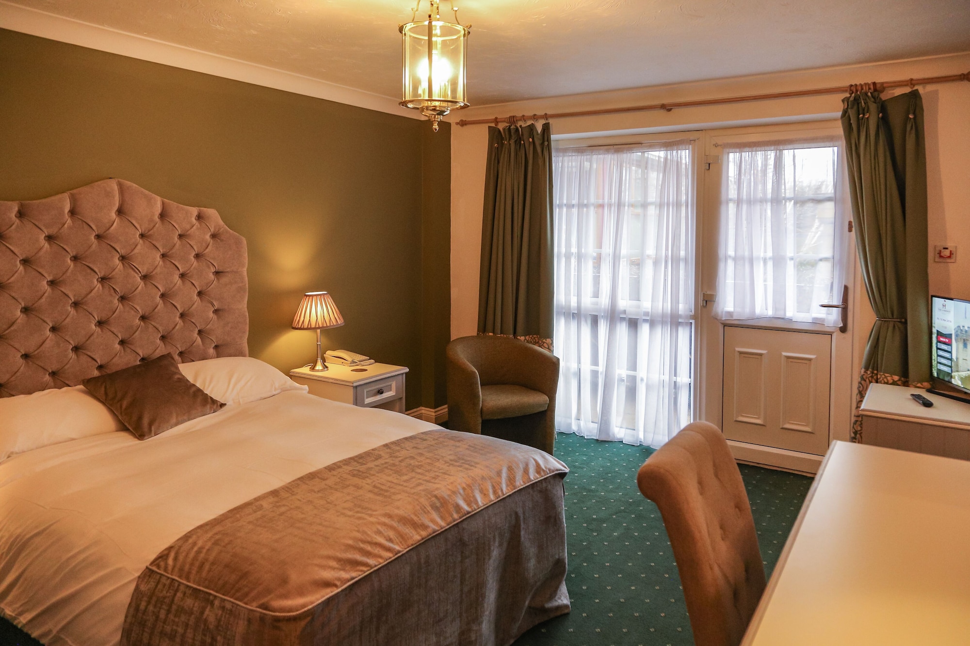 ROOM, DOUBLE BED