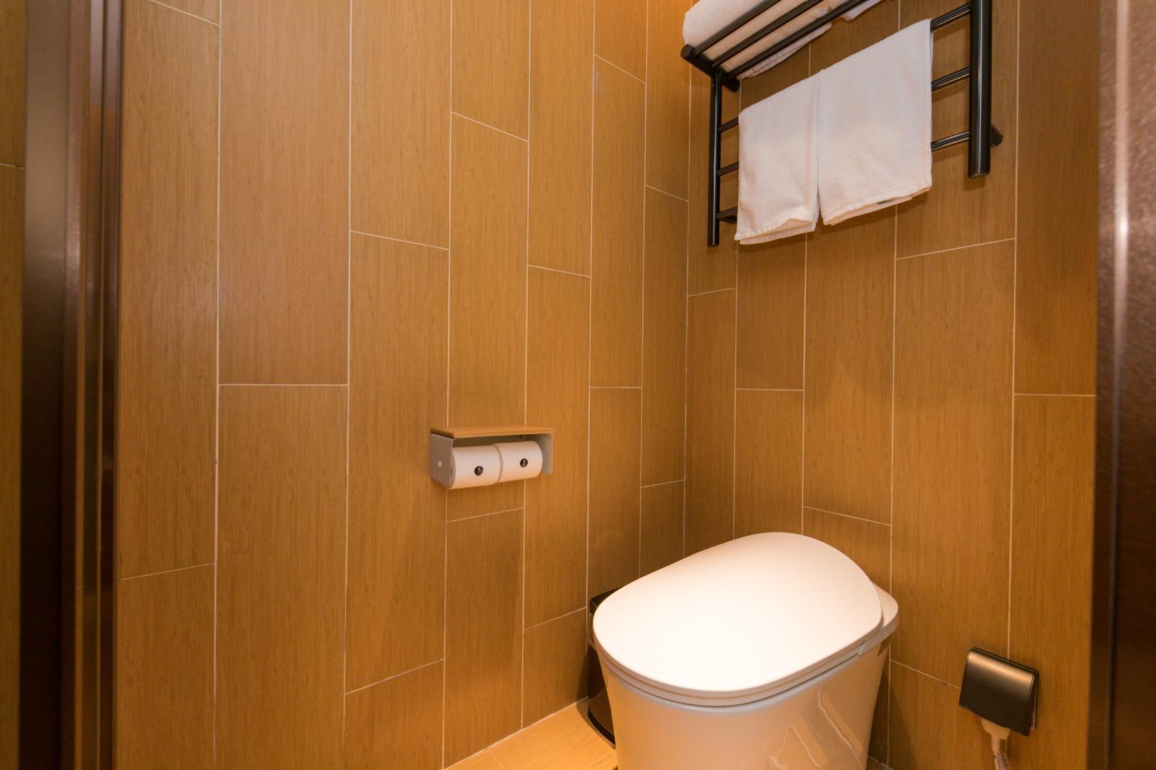 Ji Hotel (Hefei South Railway Station North Square) 28/30