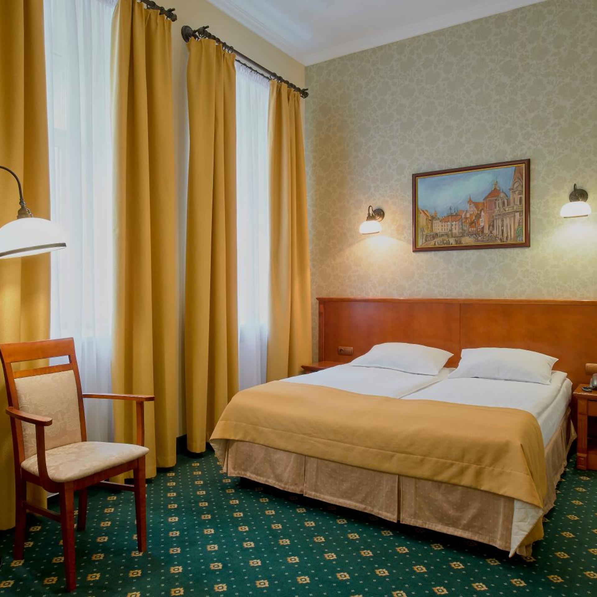 ROOM, DOUBLE BED