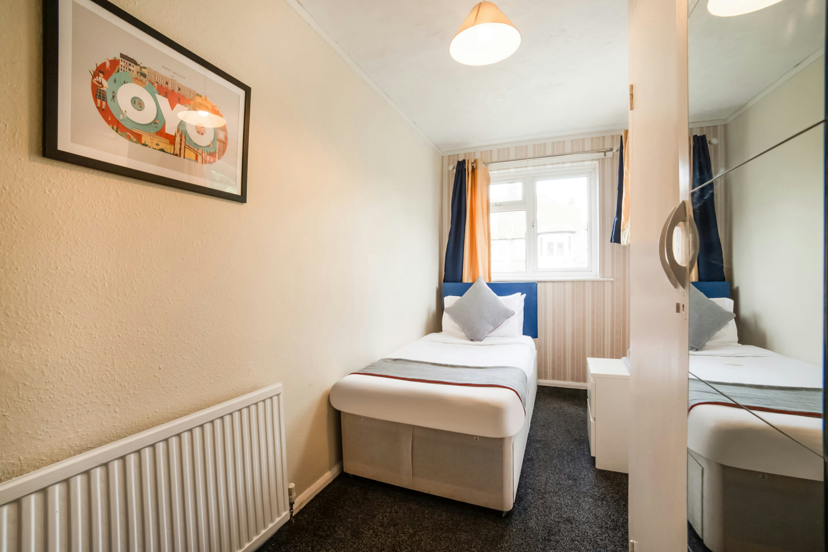 Devine Beach Hotel, Westcliff Southend-On-Sea 37/50