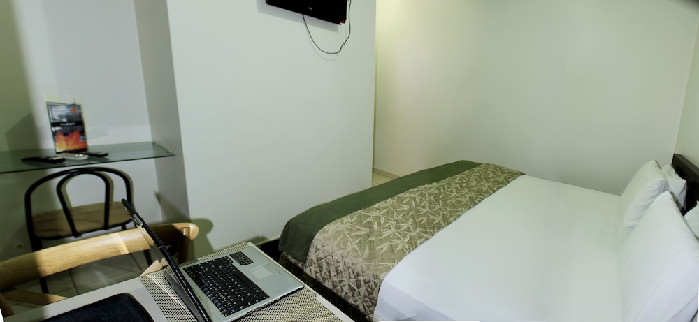 Vancouver Hotel 7/50