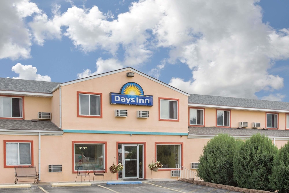 Days Inn by Wyndham Custer 2/36