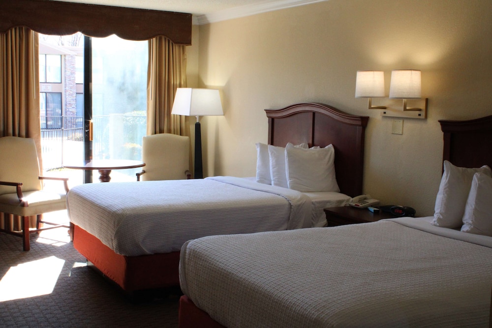 Best Western Plus Burlington 13/49