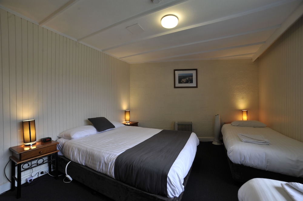 SILVER HILLS MOTEL 14/31