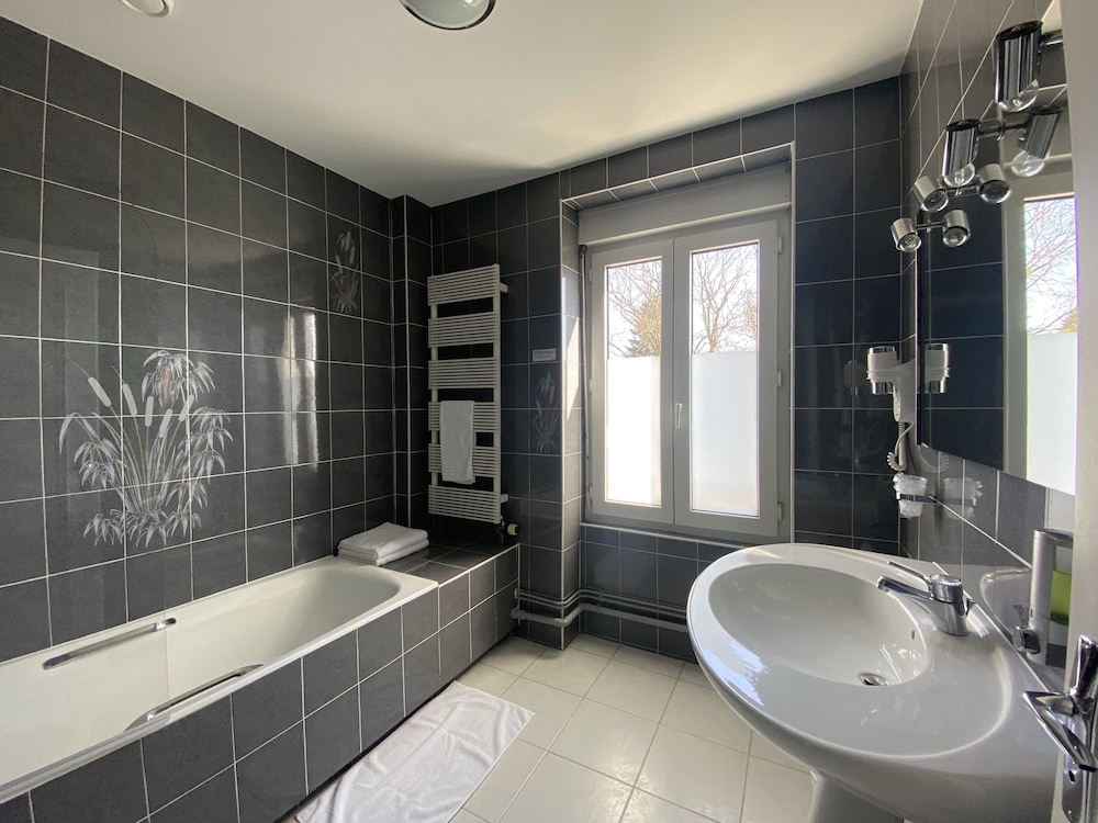 The Originals Boutique, Hotel Terminus, Bourg-en-Bresse Station 37/60