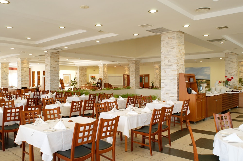 Alexandros Palace Hotel and Suites 69/83
