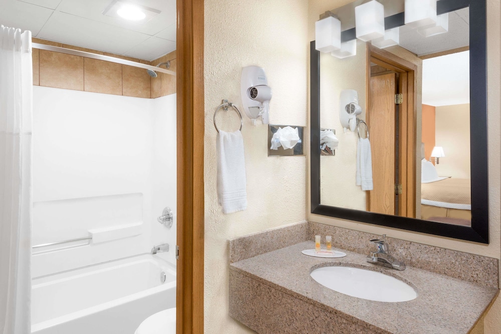 Days Inn by Wyndham Ames 13/33