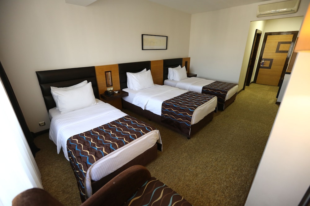 North Point Hotel 16/68