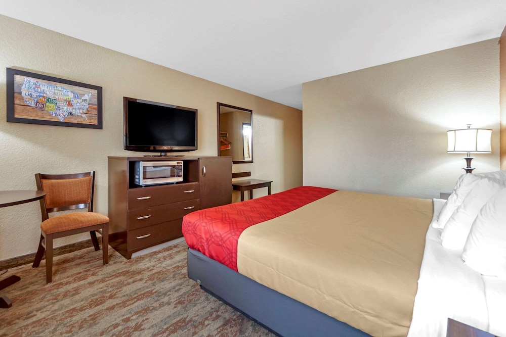ROOM, KING BED