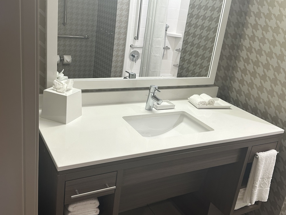 Home2 Suites by Hilton Racine 11/12