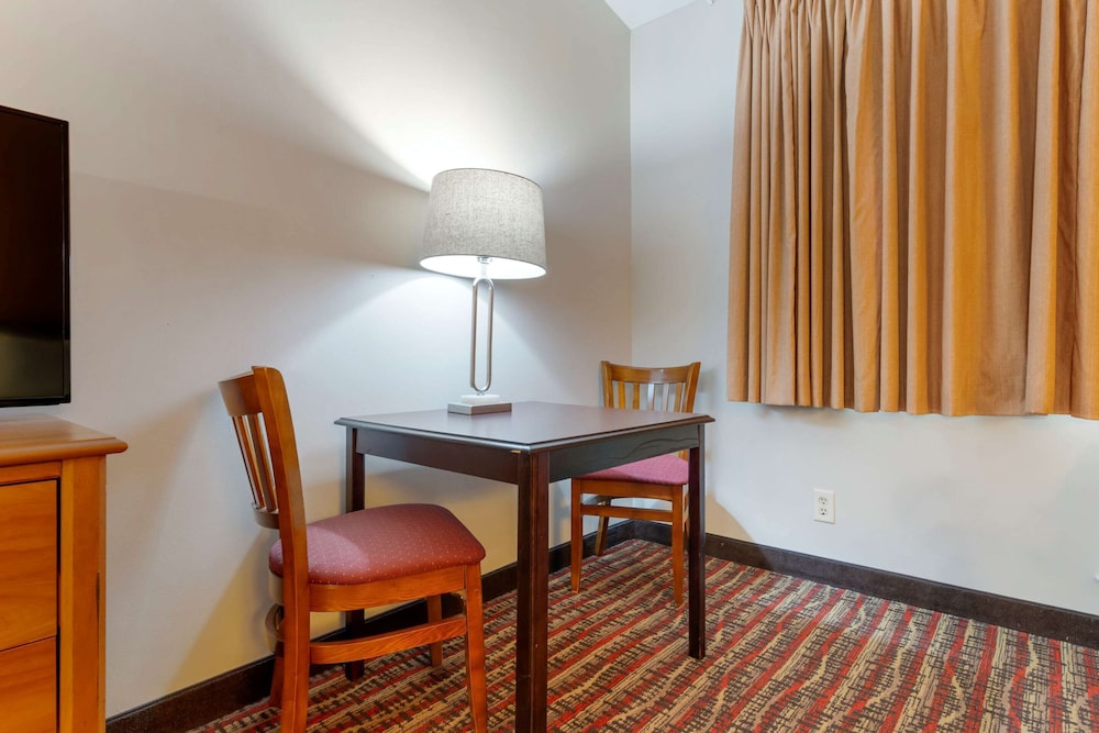 Econo Lodge Lakeview 31/44