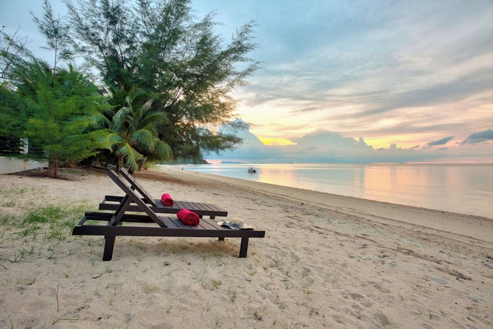 Emerald Sands Beach Villa 18/30