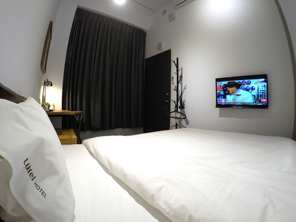 Lutel Hotel 12/100