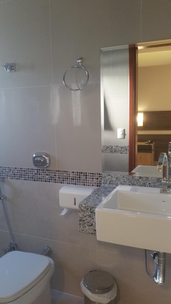 Kamur Plaza Hotel 34/41