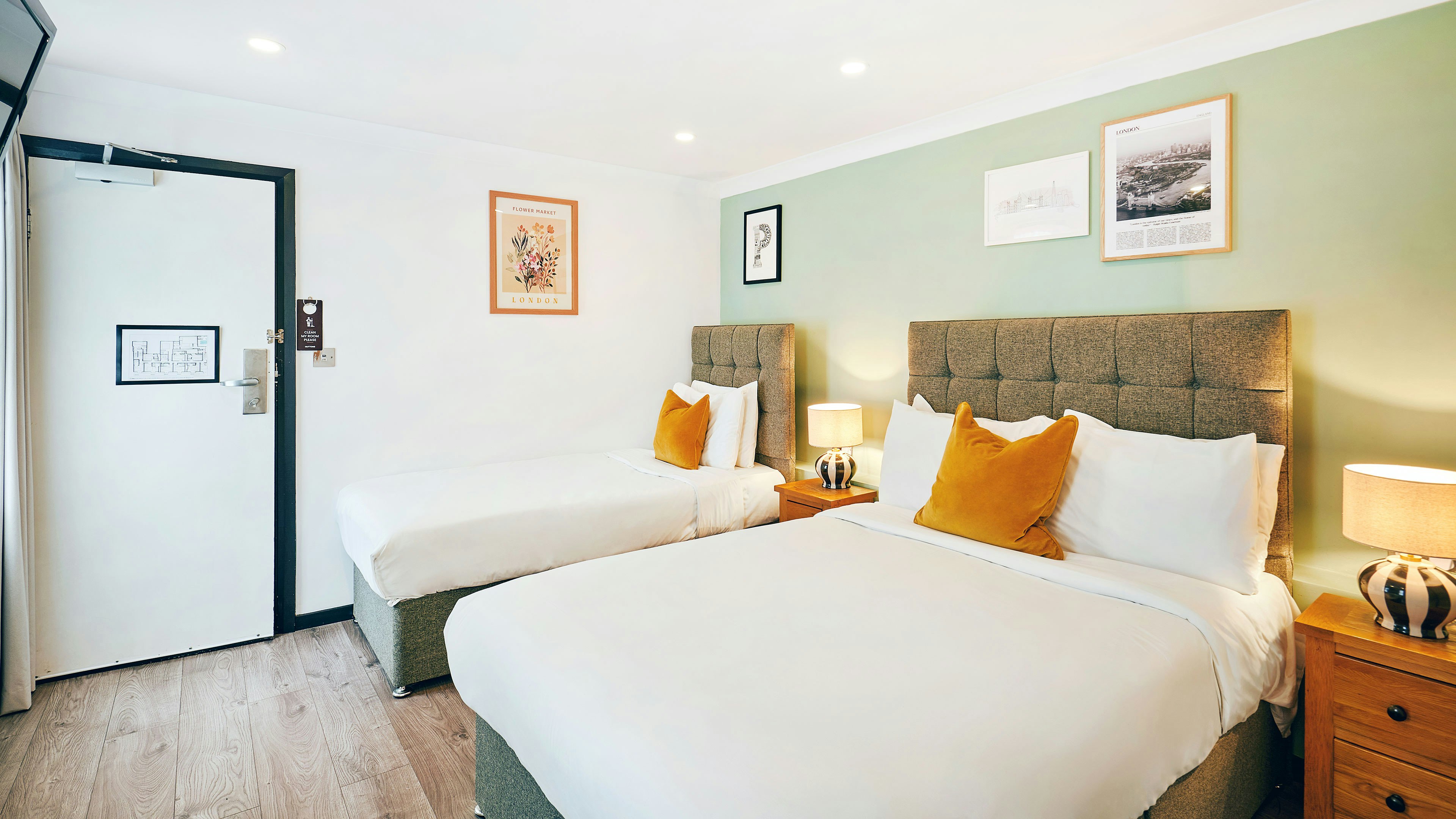 Huttons Hotel, Victoria London 17/63