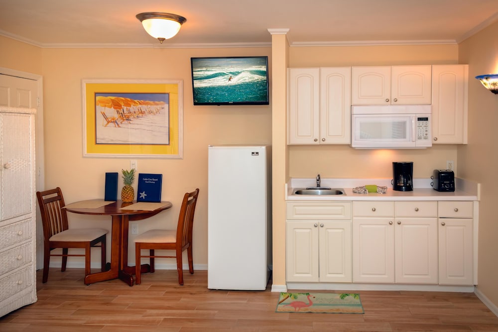 Cedar Cove Resort & Cottages 63/78