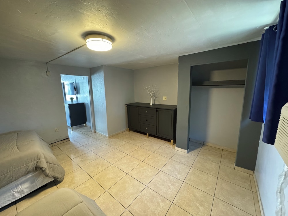 Rawls Motel Near Phoenix Airport 18/50