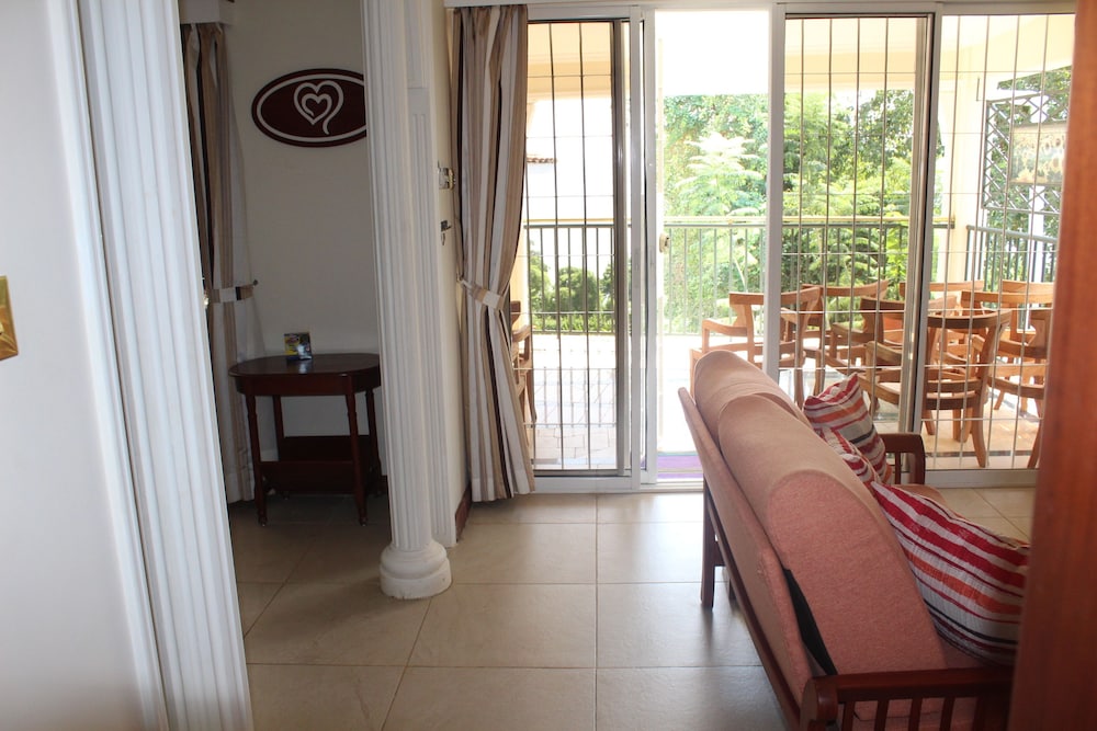 Sovereign Hotel 33/50
