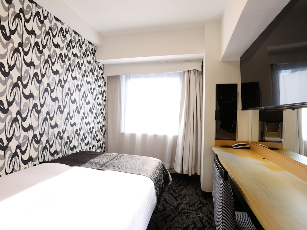 ROOM, SINGLE