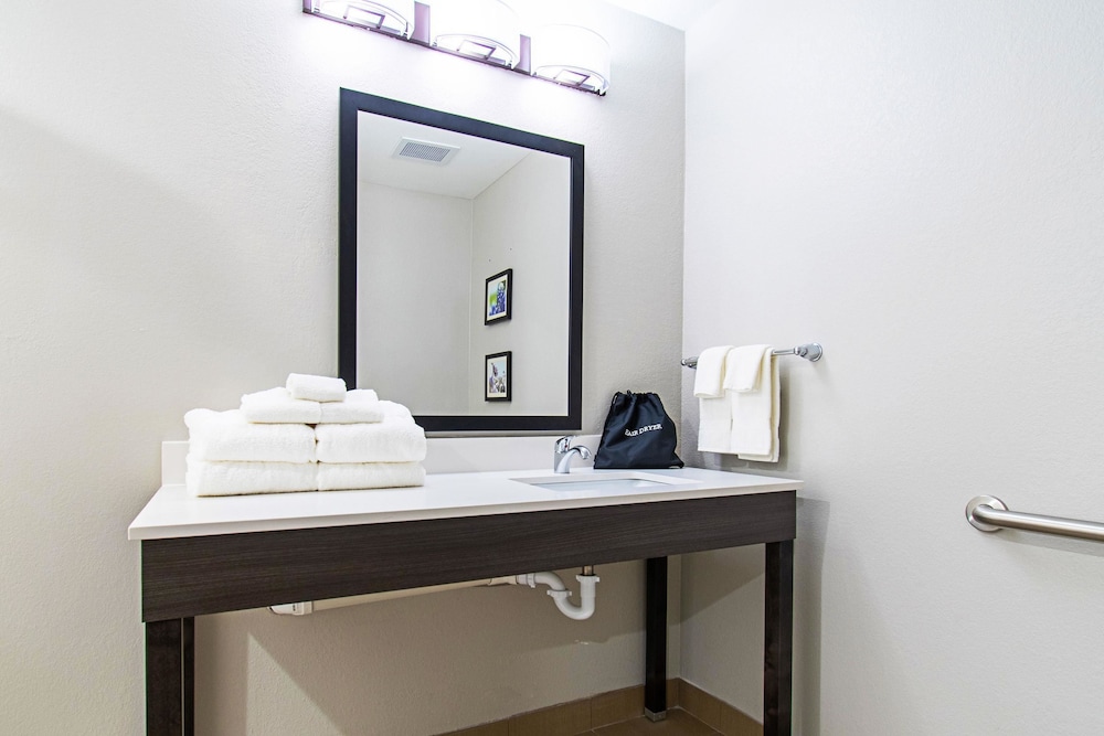 Comfort Suites Humble Houston IAH 33/43
