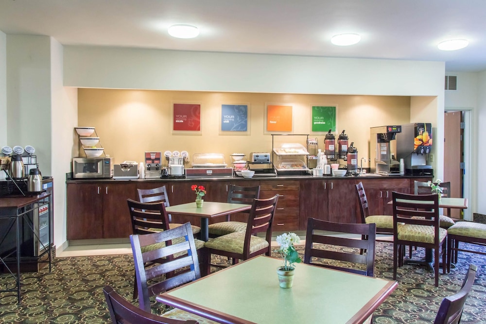 Quality Inn & Suites Vail Valley 26/35