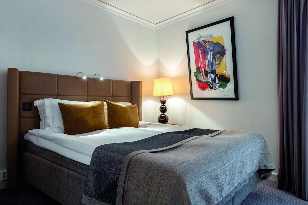 SUPERIOR, DOUBLE OR TWIN BED