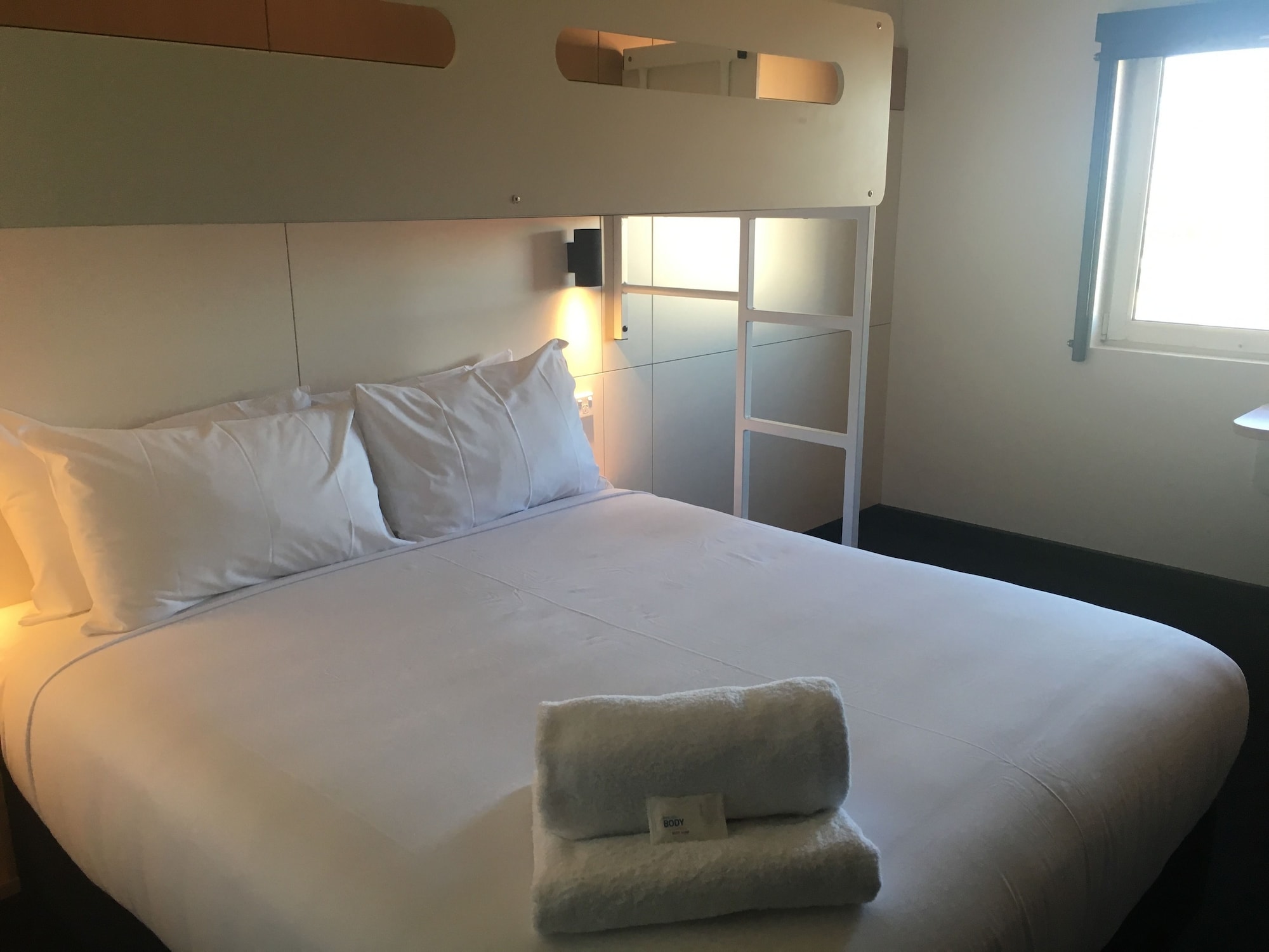 غرفة قياسية بسرير كوين وسرير بطابقين، ibis budget Casula Liverpool 8/10