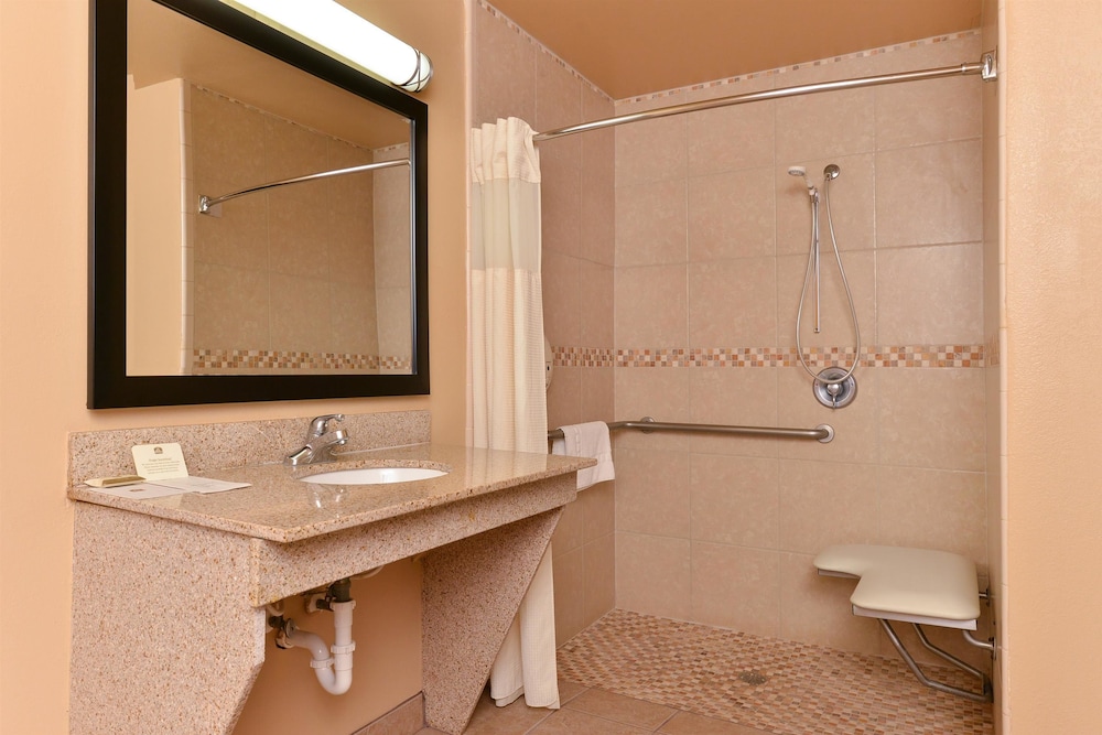 Best Western Windwood Inn & Suites 12/36