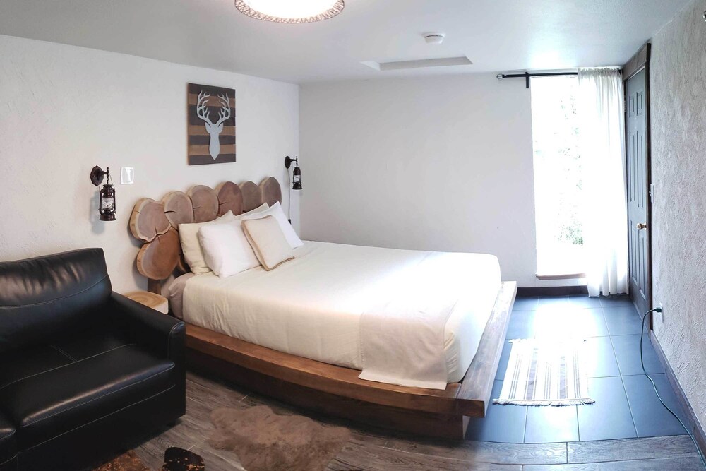 Paradise Village Hotel 10/67
