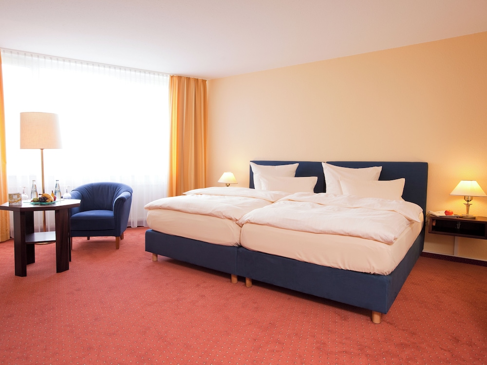 Standard, Double Bed, Mountain or Partial View