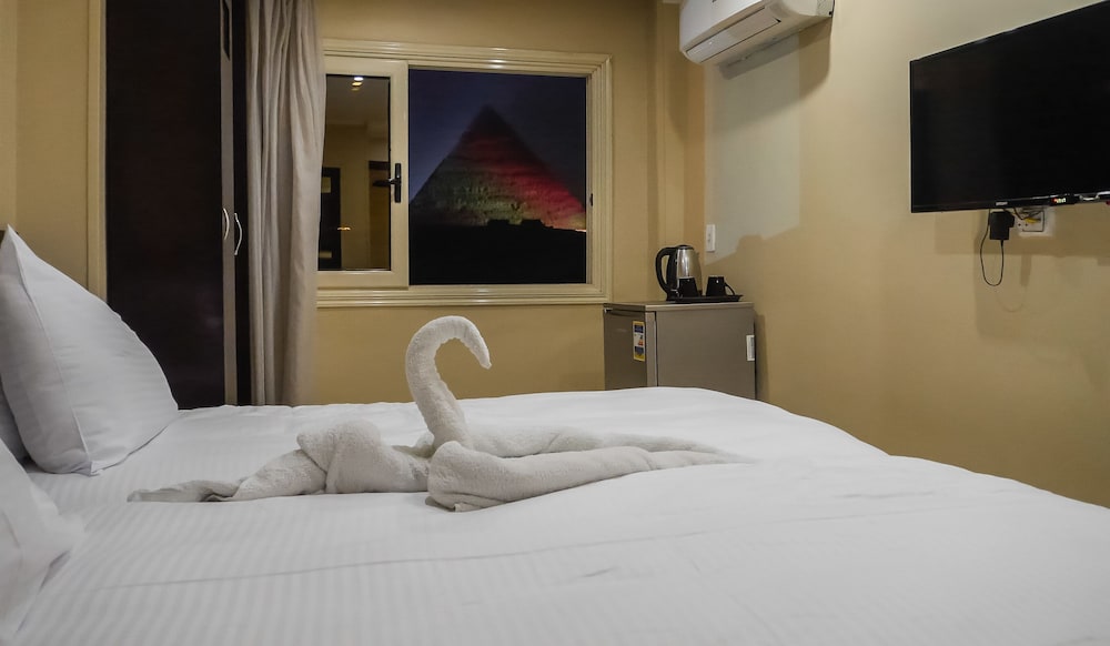 Egypt Pyramids Inn 14/50