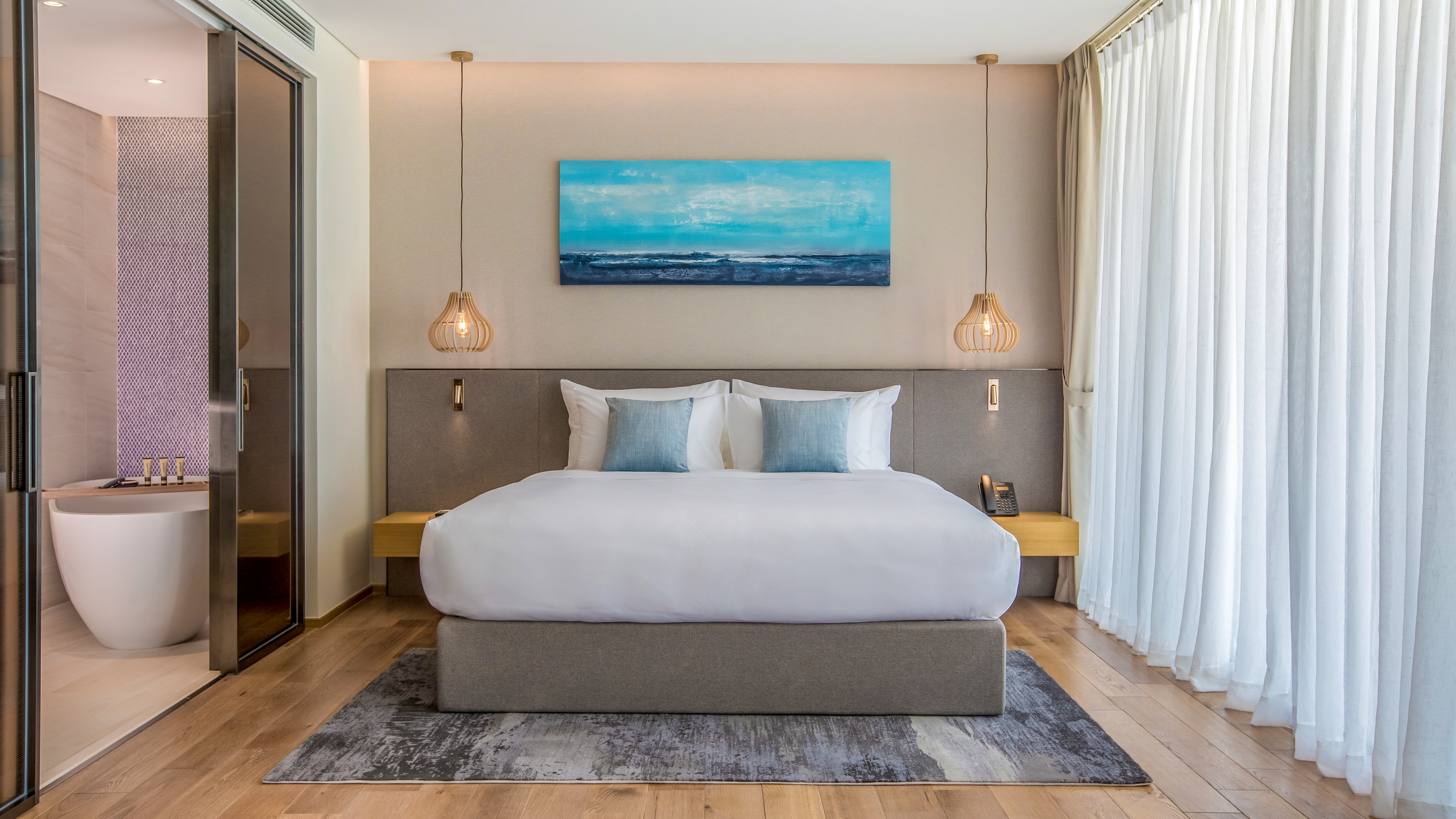 Junior Suite King City View