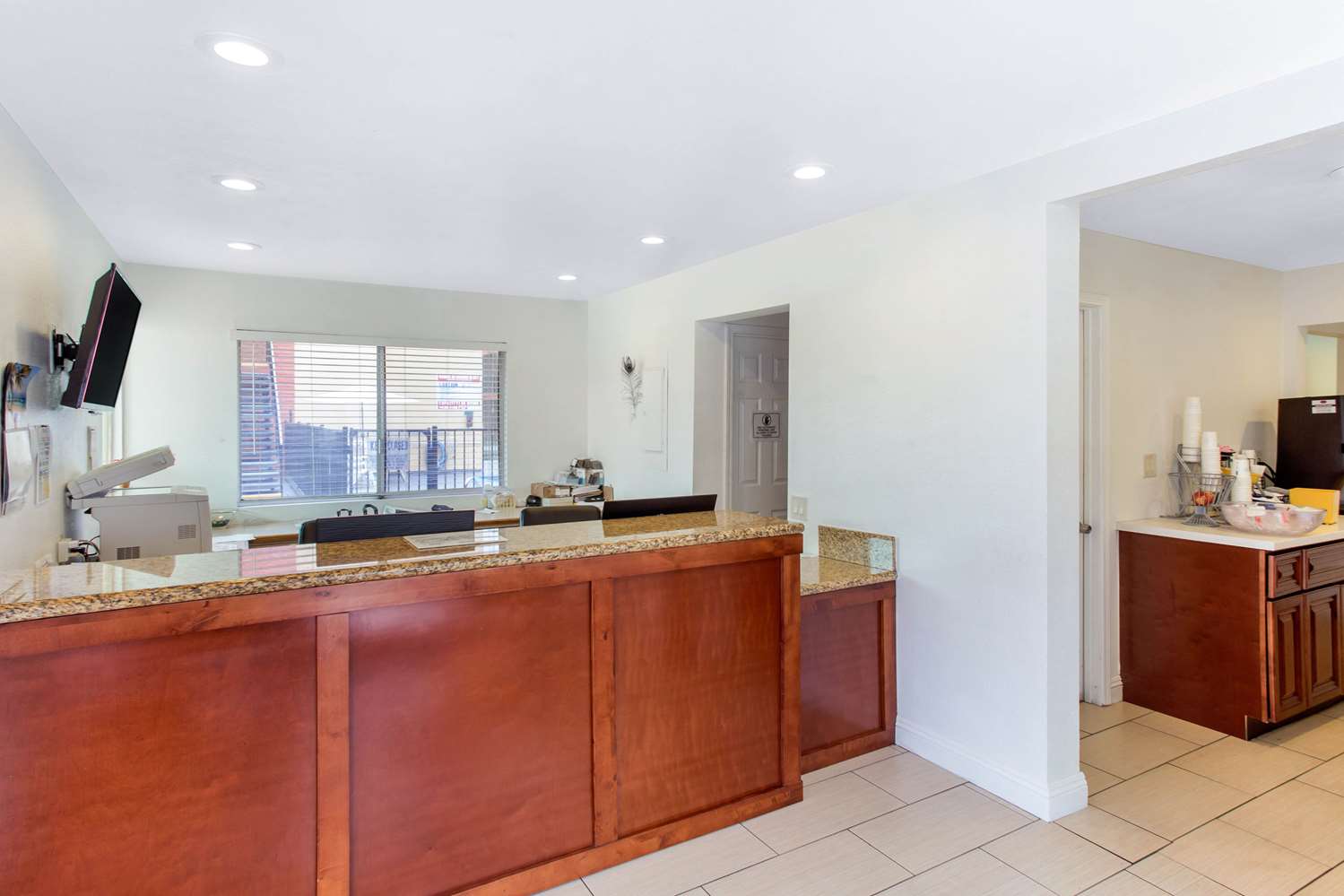 Howard Johnson Suites by Wyndham San Diego Chula Vista/BayFt 2/12