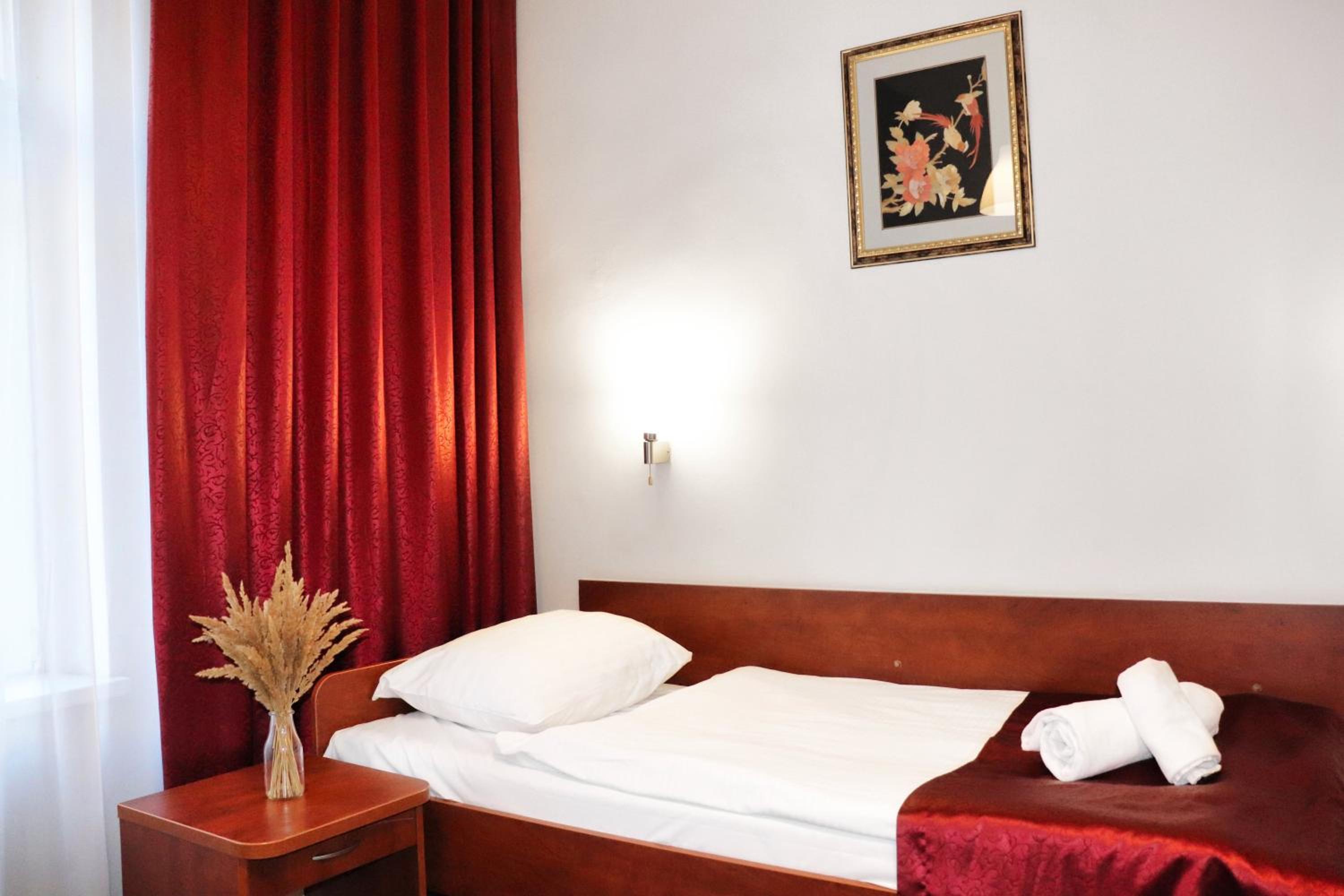 غرفة اقتصادية بسريرين منفصلين، Lothus Hotel 4/8