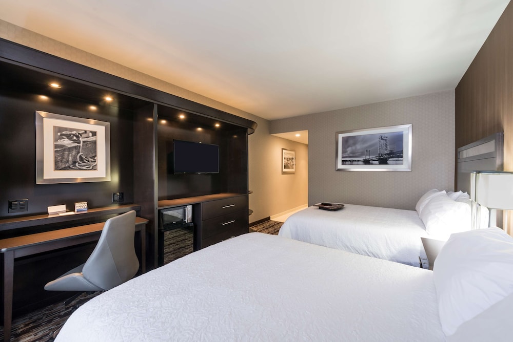 Hampton Inn & Suites Portsmouth Downtown 16/56
